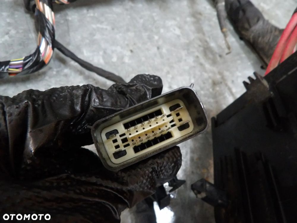JEEP GRAND CHEROKEE WK2 3.0 CRD INSTALACJA ELEKTRYCZNA KOMORY SILNIKA - 5