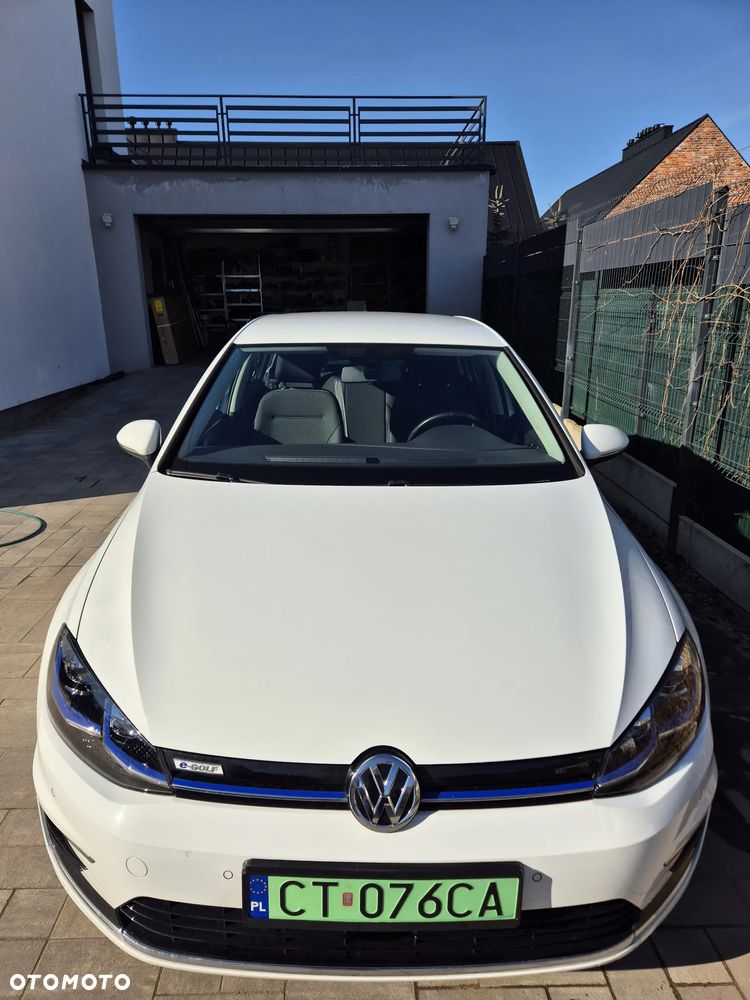 Volkswagen Golf - 1