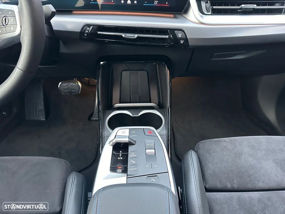 BMW iX2 eDrive20 Pack Desportivo M - 12