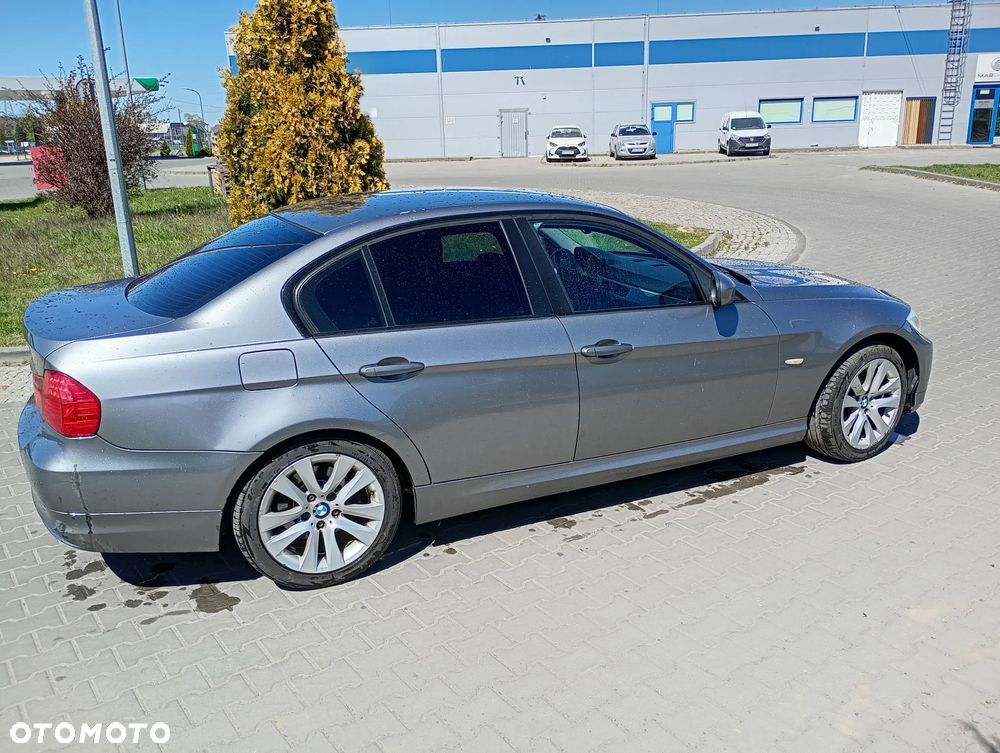 BMW Seria 3 318i Edition Sport - 14