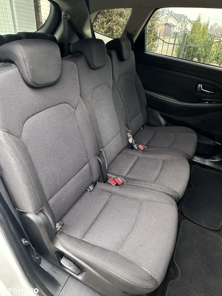 Kia Carens 1.7 CRDi 115 Dream Team Edition - 33