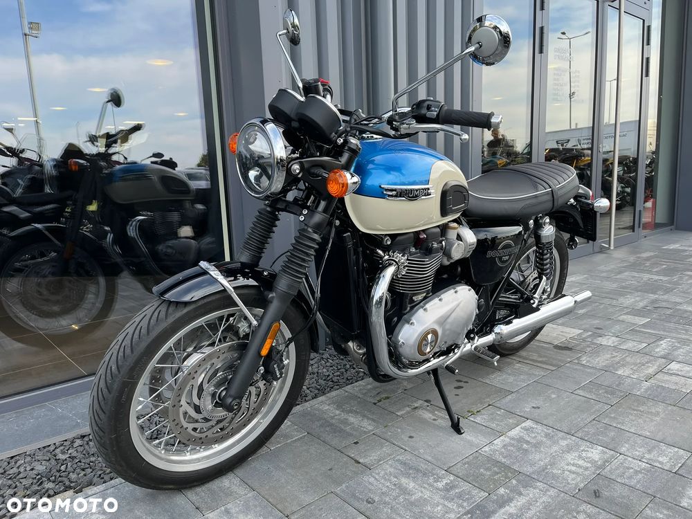 Triumph Bonneville - 1