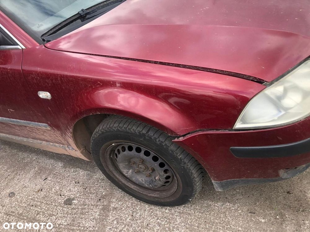 VW PASSAT B5 LIFT BŁOTNIK PRAWY CZERWONY LB3Y - 1