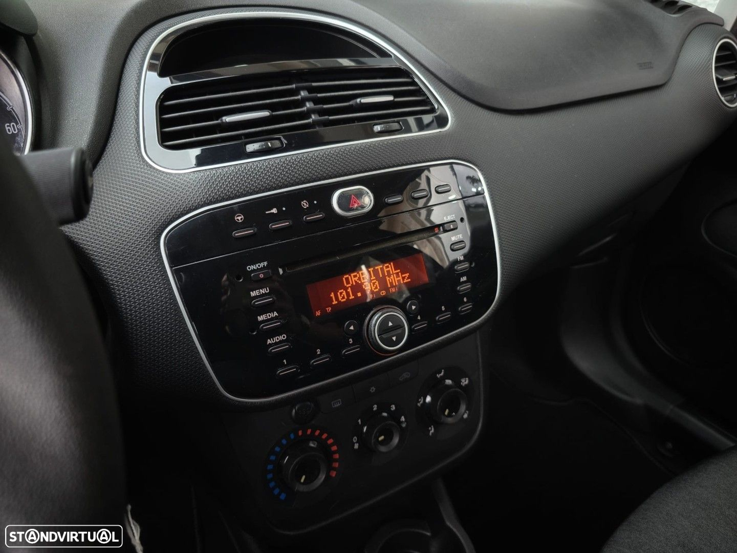 Fiat Punto 1.3 M-Jet Lounge S&S - 20