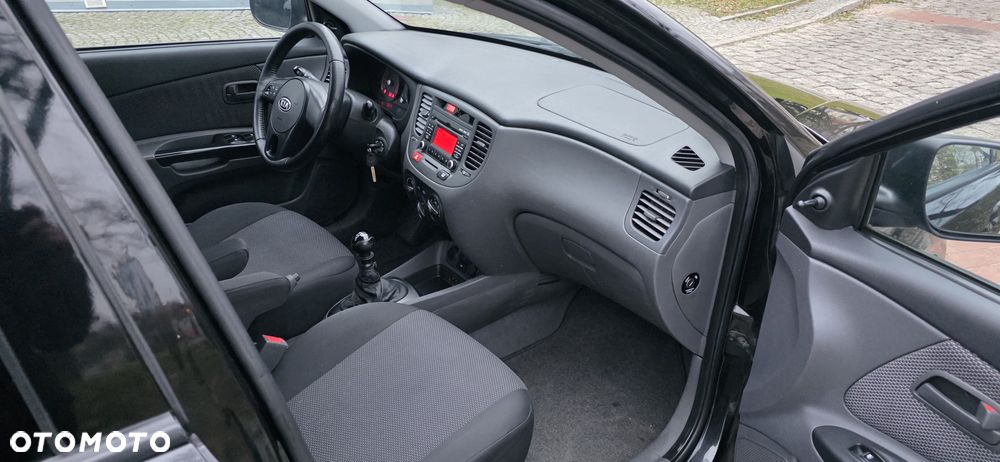 Kia Rio 1.4 Family + - 14