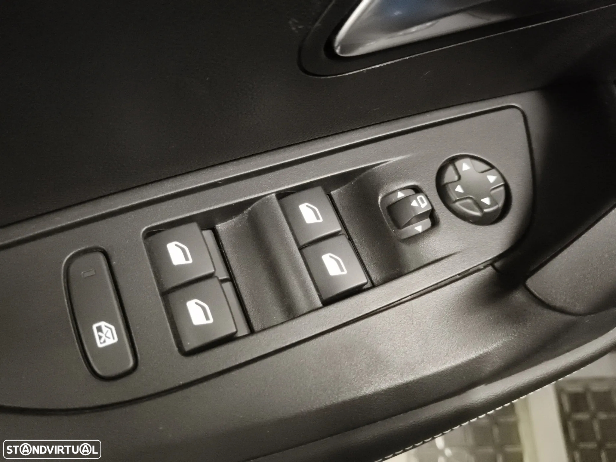 Peugeot 2008 1.2 PureTech Allure EAT8 - 10
