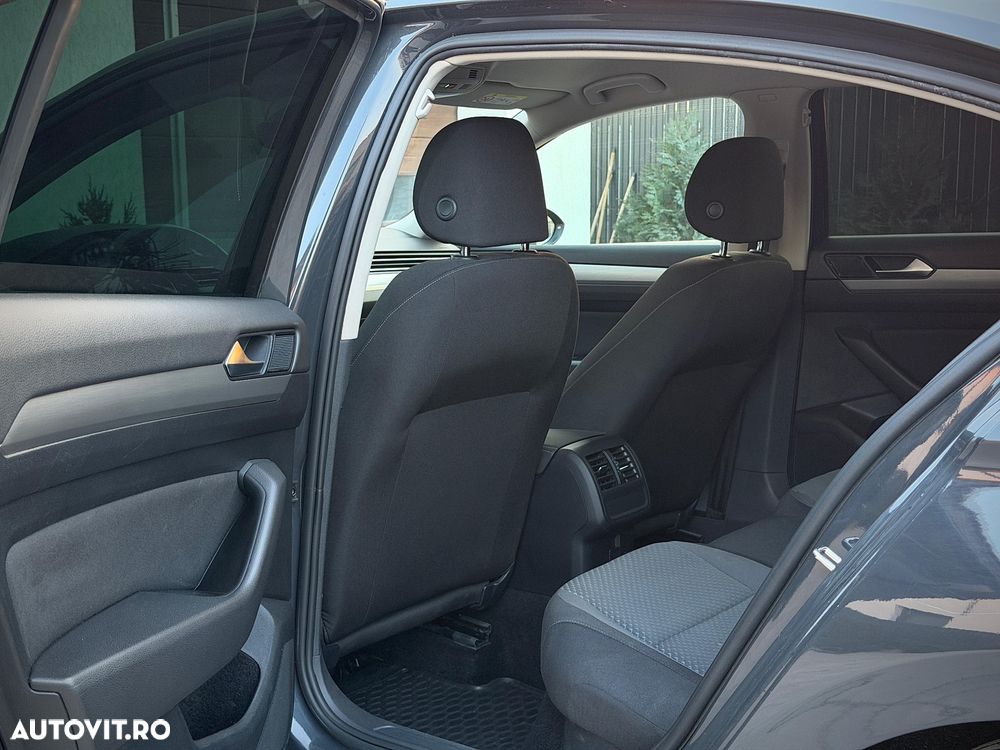 Volkswagen Passat 2.0 TDI SCR DSG Comfortline - 12