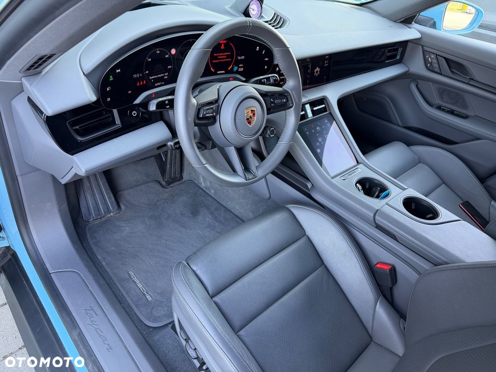 Porsche Taycan - 17