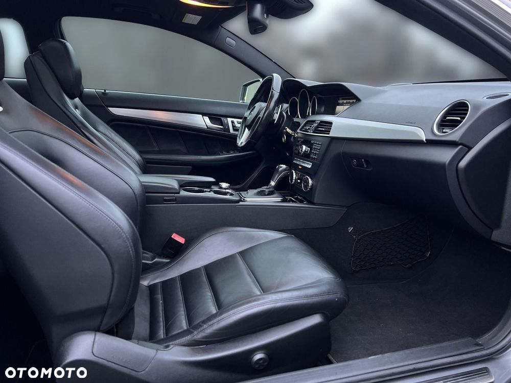 Mercedes-Benz Klasa C 63 AMG - 15