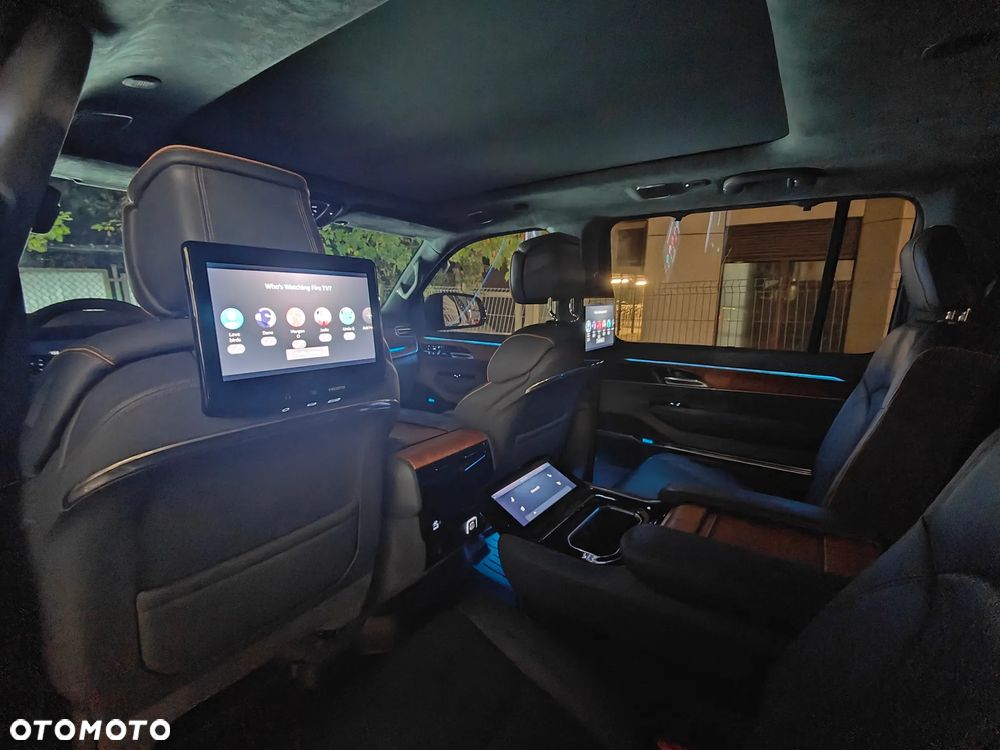 Jeep Grand Wagoneer - 22