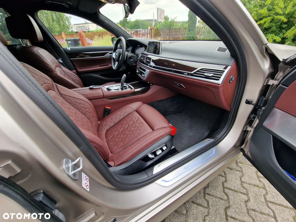 BMW Seria 7 750Li xDrive - 16