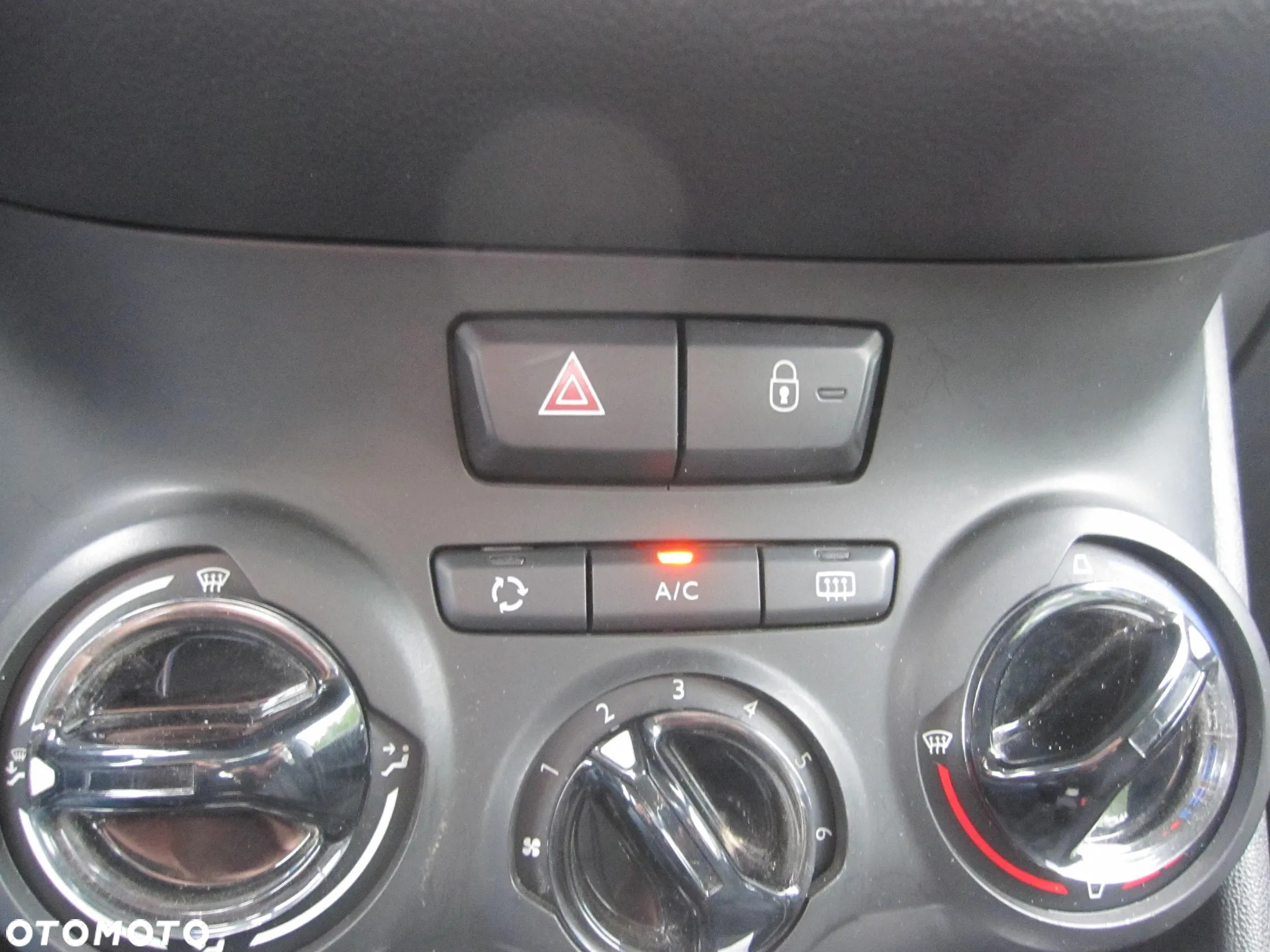 Peugeot 208 1.6 BlueHDi Allure S&S - 13