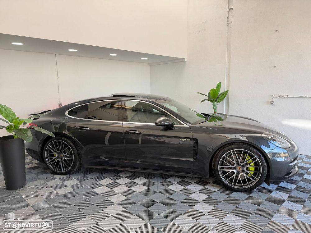 Porsche Panamera 4 E-Hybrid Executive - 2