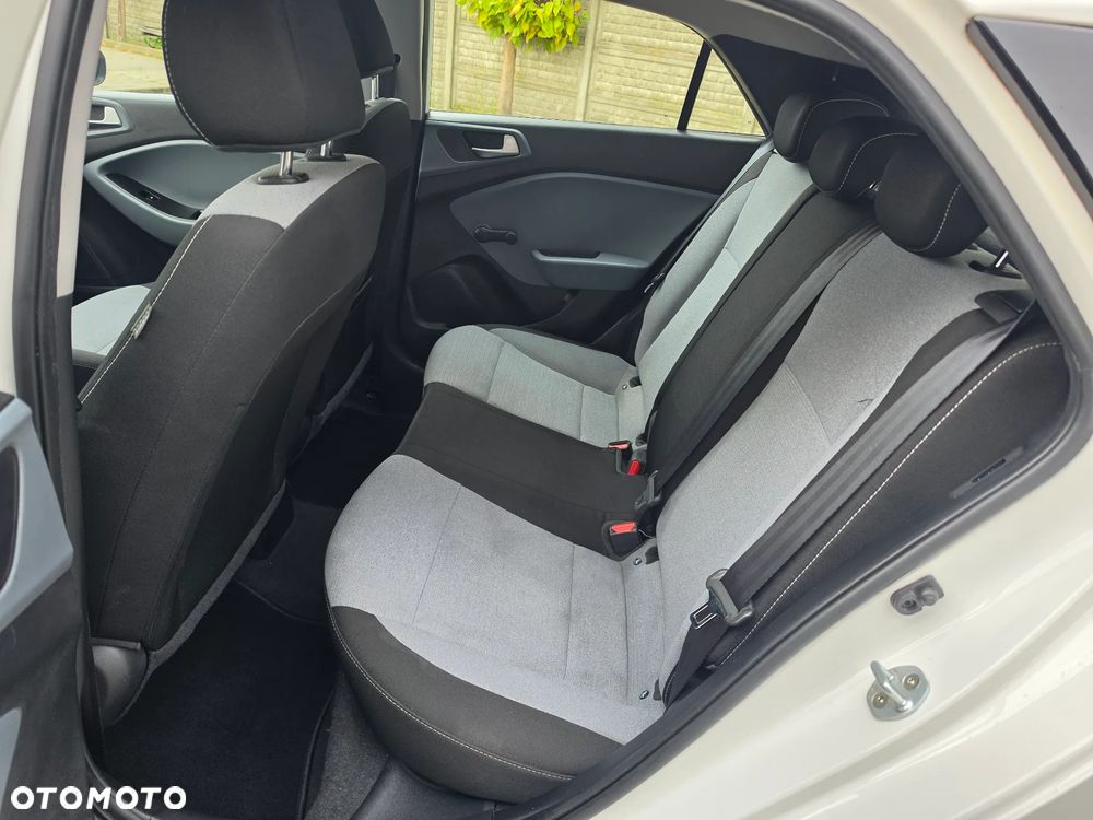 Hyundai i20 - 24