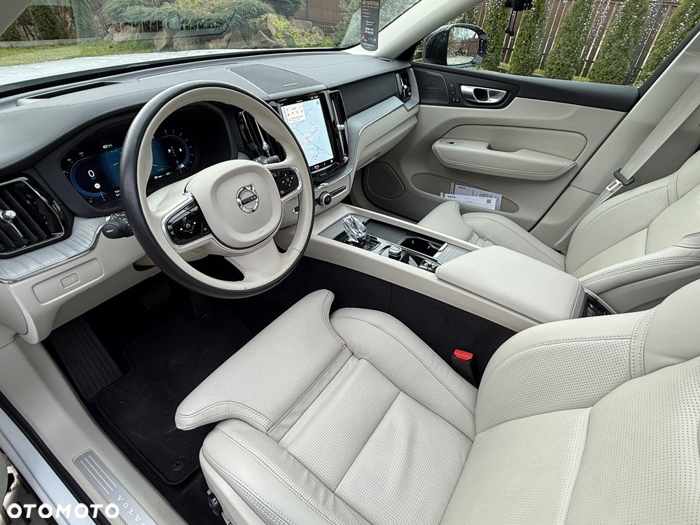 Volvo XC 60 B5 B AWD Ultimate Dark - 11