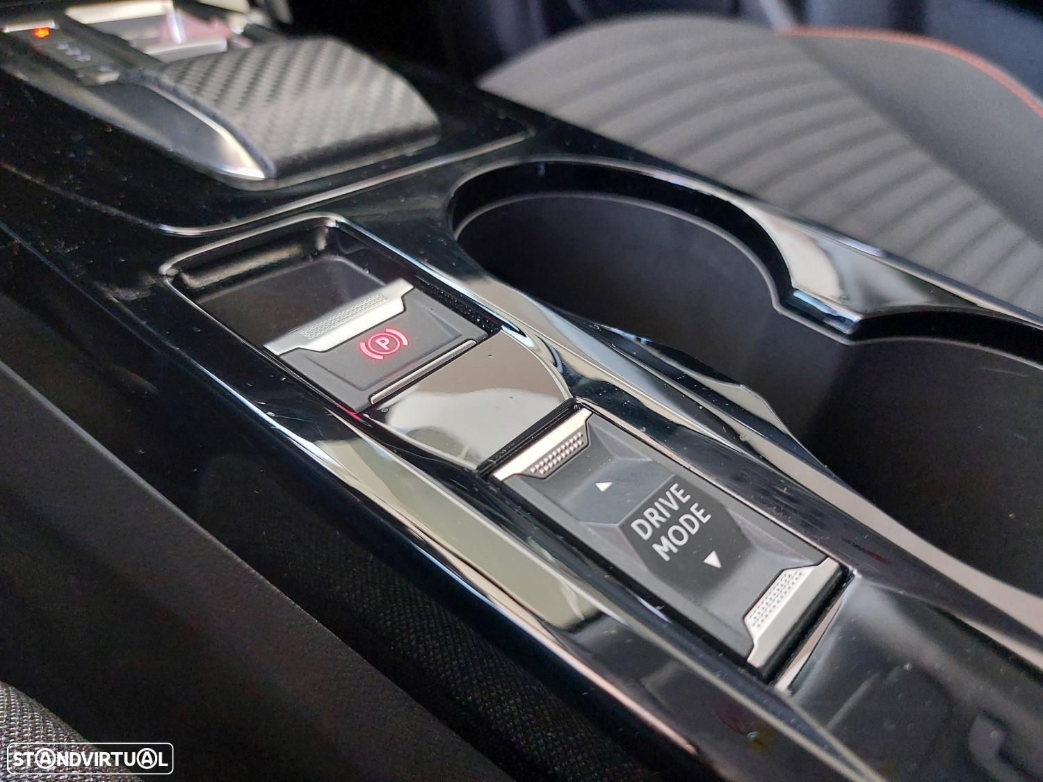 Peugeot e-2008 50 kWh Active Pack - 41