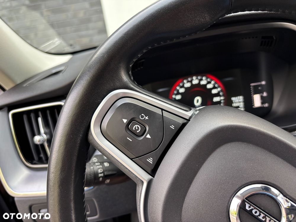 Volvo XC 60 D3 Momentum - 19