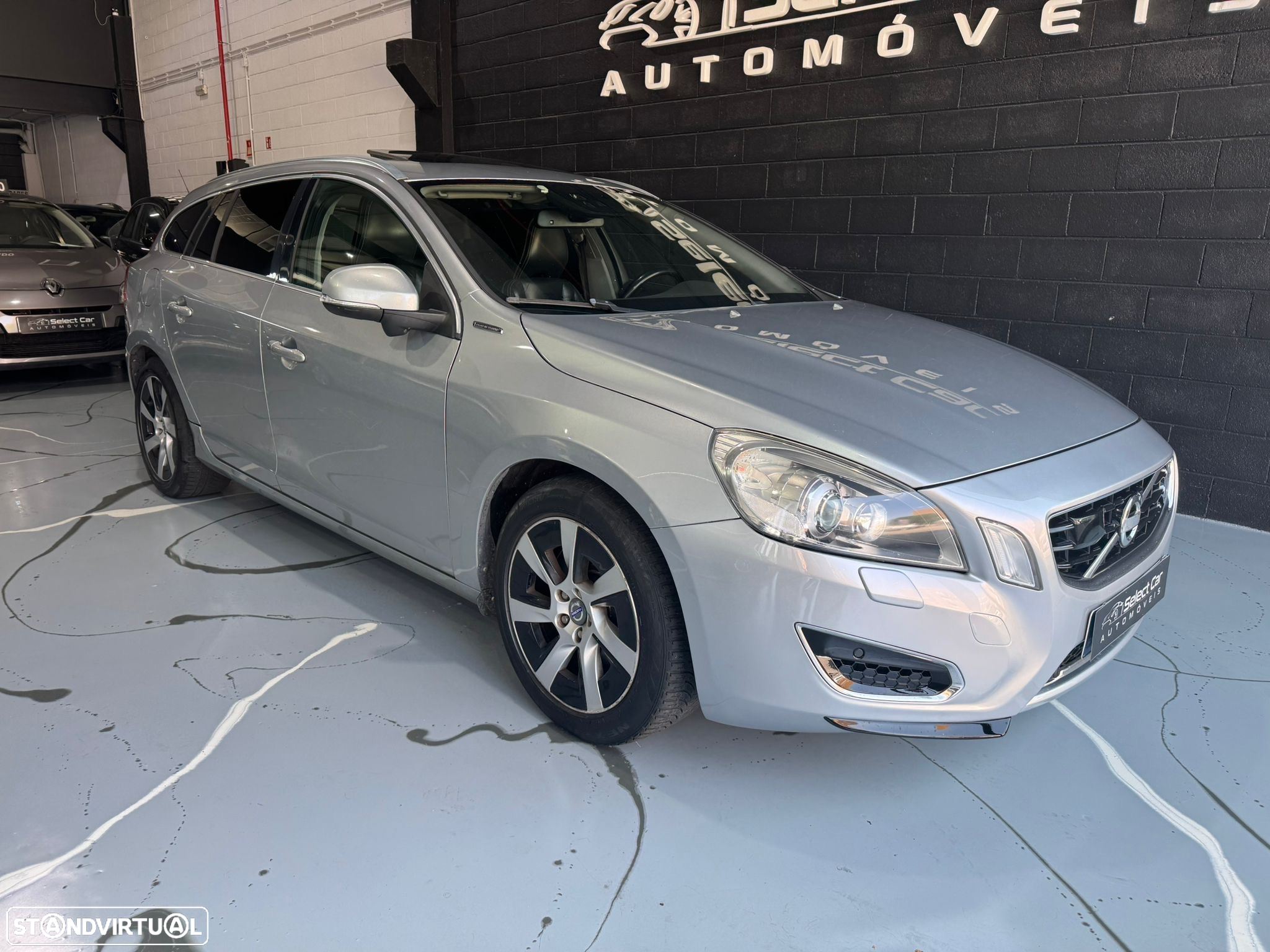 Volvo V60 D6 Plug-In-Hybrid AWD Geartronic Summum - 4