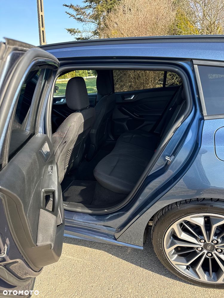 Ford Focus 1.0 EcoBoost Hybrid ST-LINE - 24