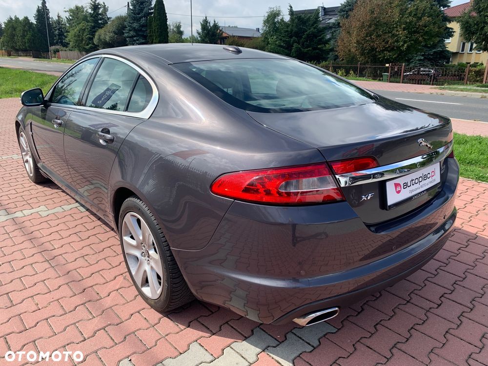 Jaguar XF 2.7 V6 Premium Luxury - 13