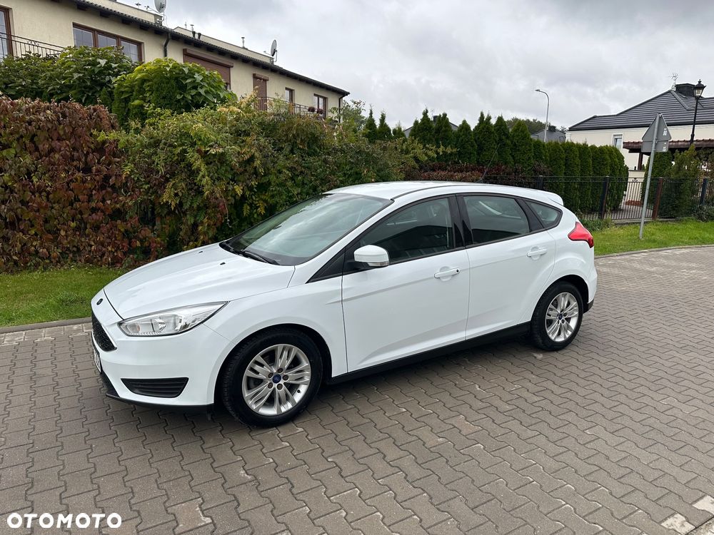 Ford Focus ver-1-0-ecoboost-start--stopp--system-cool-connect - 4