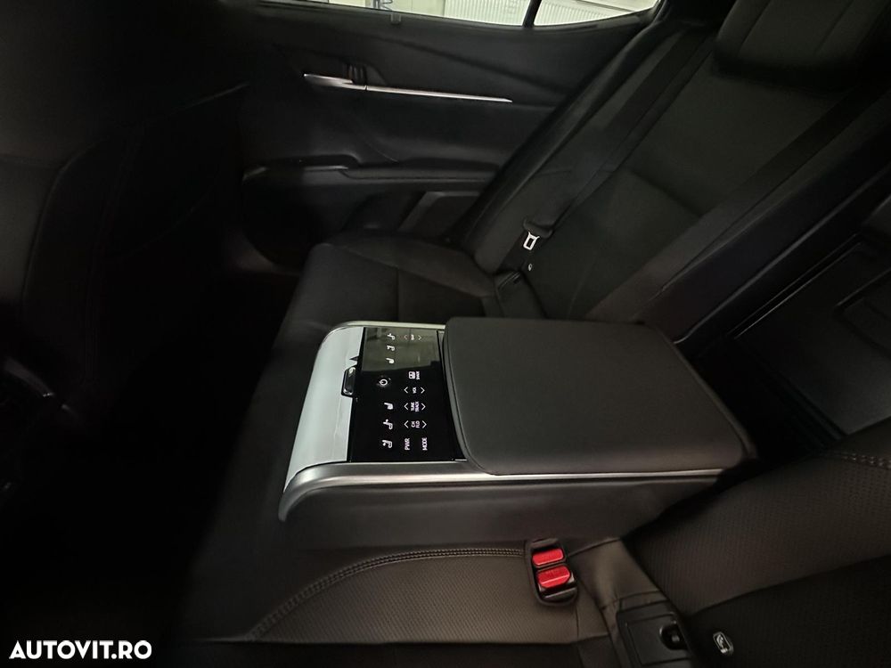 Toyota Camry 2.5 HEV Luxury - 12
