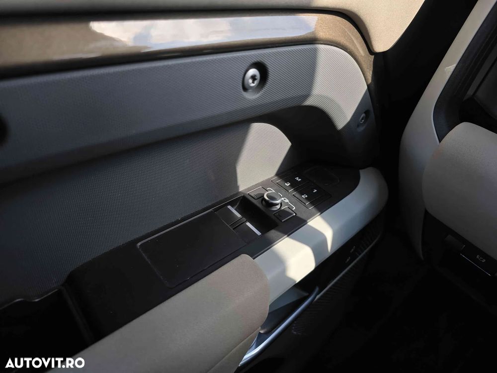 Land Rover Defender - 17