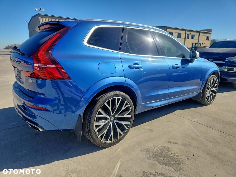 Volvo XC 60 T8 AWD Plug-In Hybrid R-Design - 4