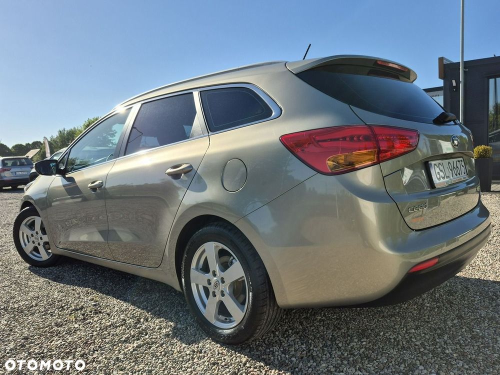 Kia Ceed - 33