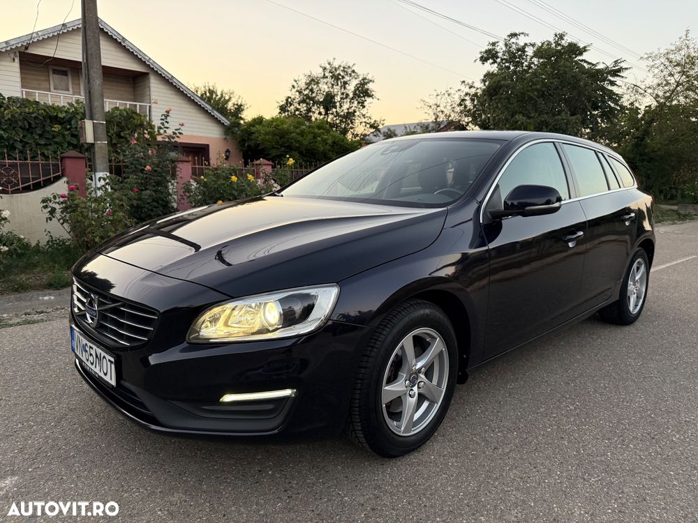 Volvo V60 D3 Momentum Pro - 1