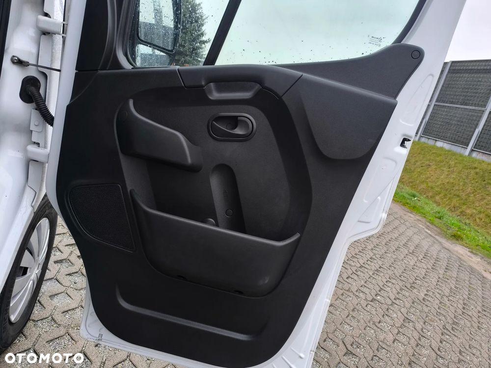 Nissan INTERSTAR - 23