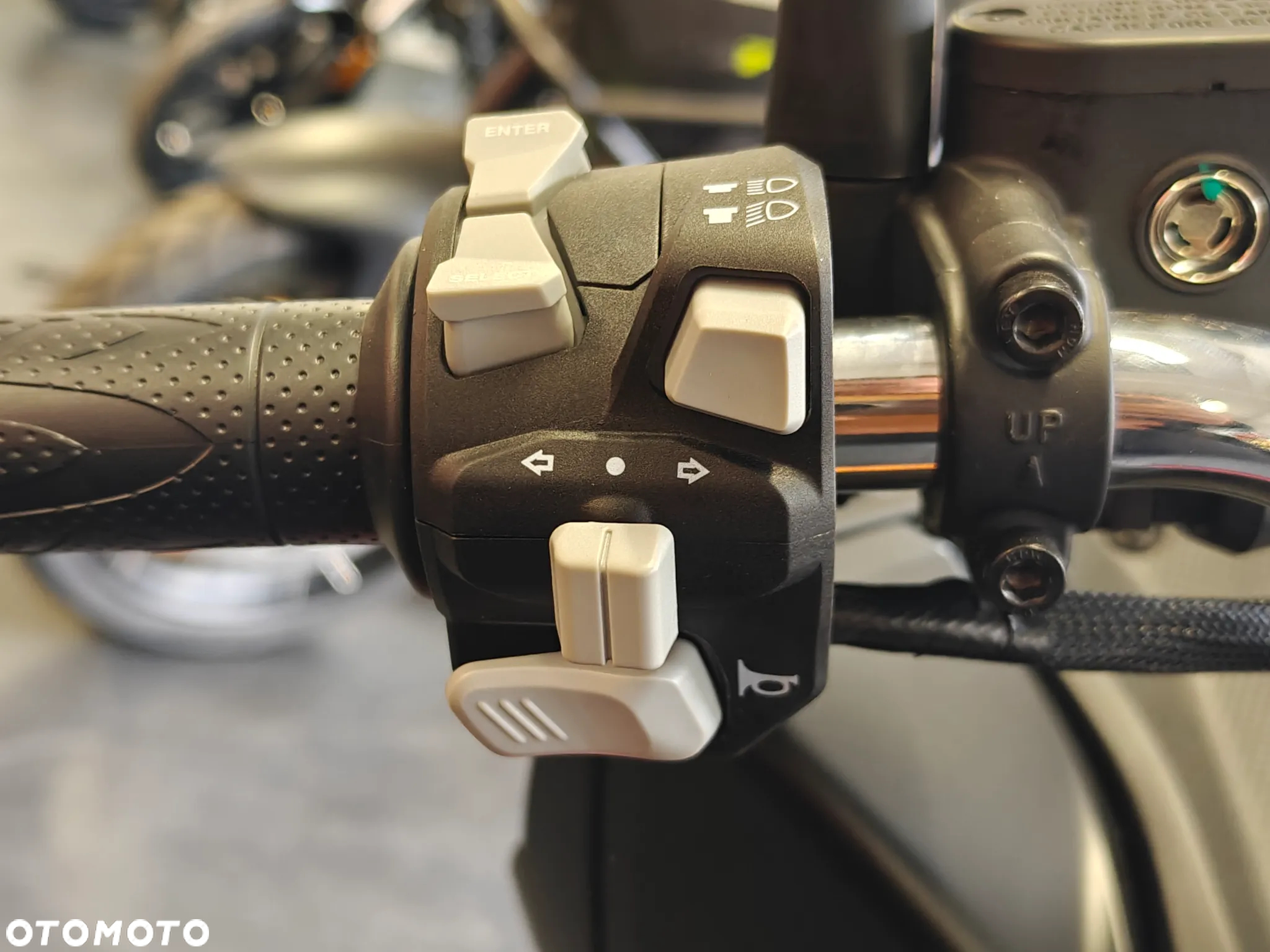 QJMOTOR MTX 125 - 9