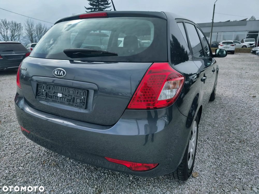 Kia Ceed - 22