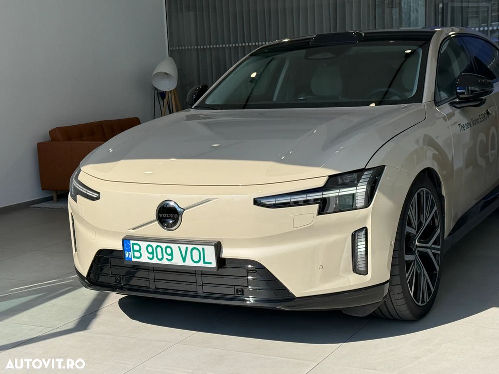 VOLVO Unknown Model 2025 — imagine 4