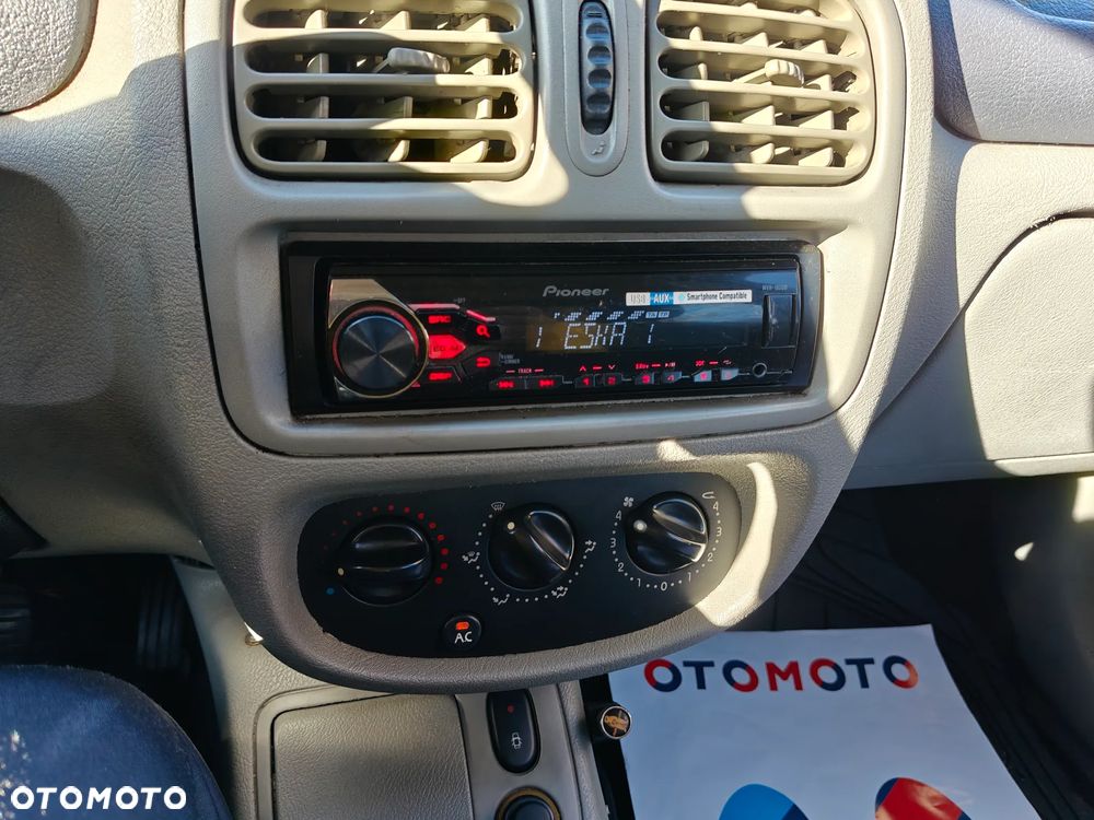 Renault Clio 1.2 16V Alize - 23