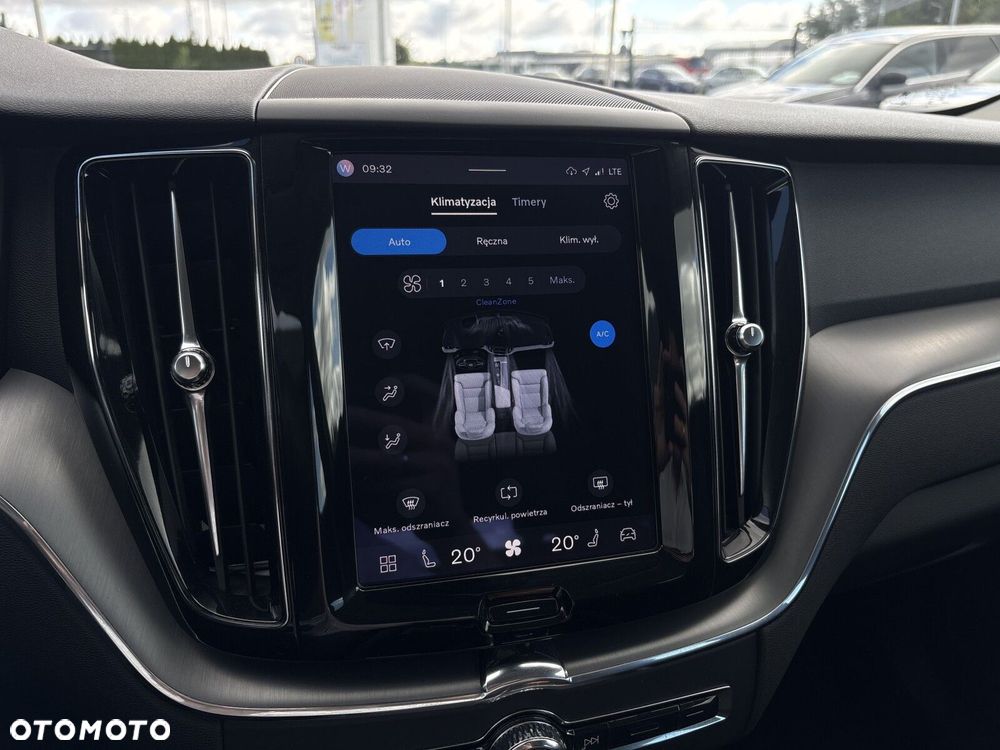 Volvo XC 60 T6 Plug-In Hybrid AWD Inscription - 24