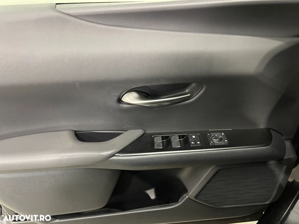 Lexus UX 250h Business Edition - 23