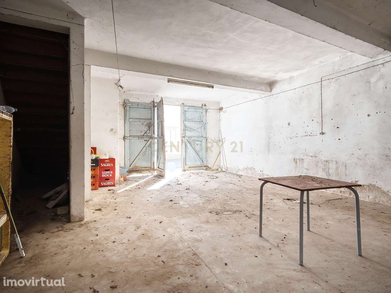 Moradia com excelente potencial no centro da Pederneira – Nazaré - Grande imagem: 3/11