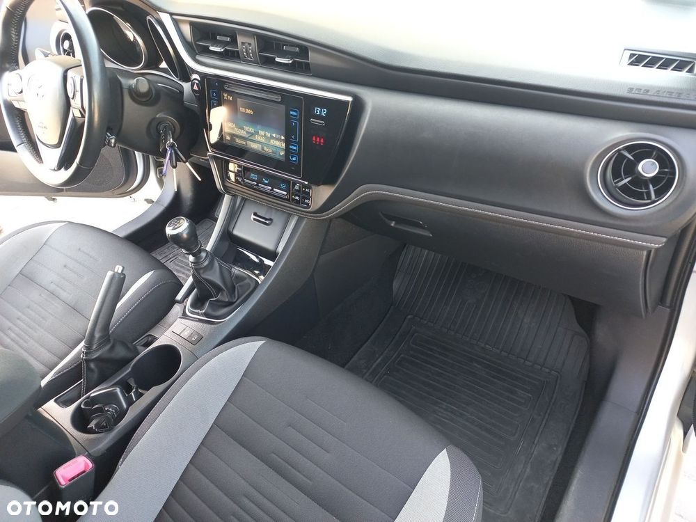 Toyota Auris 1.6 D-4D Premium - 11