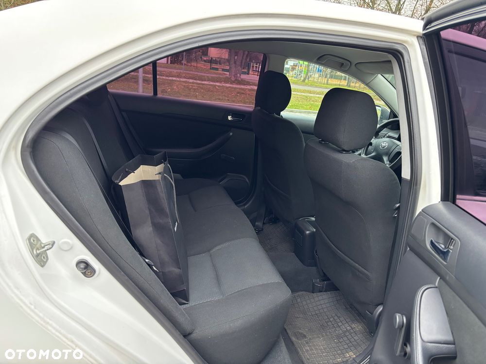 Toyota Avensis 1.8 VVT-i Sol - 8
