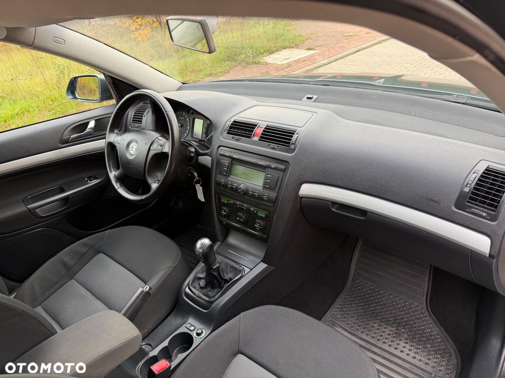 Skoda Octavia 1.6 Combi Ambiente - 38