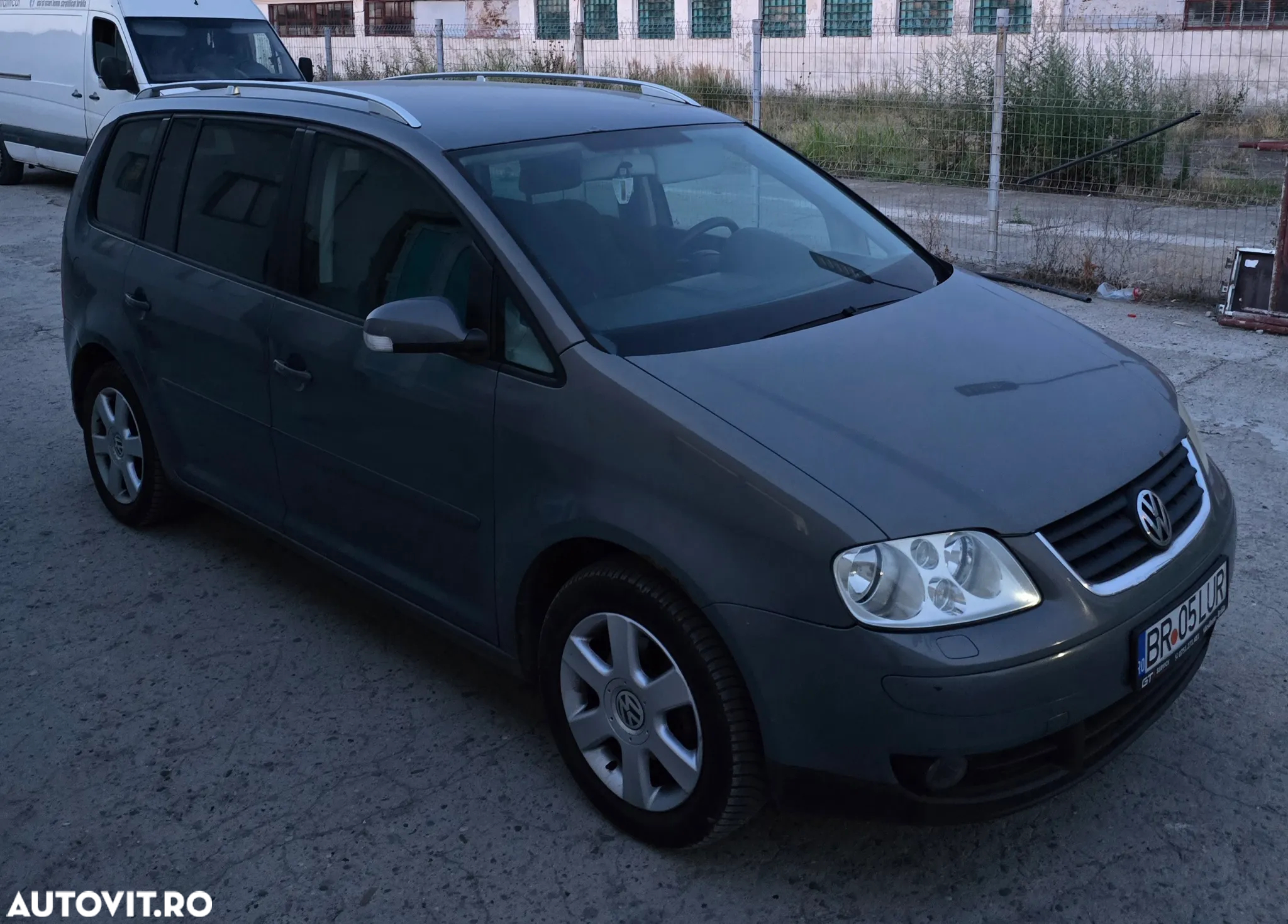 Volkswagen Touran 1.9TDI Highline DSG - 17