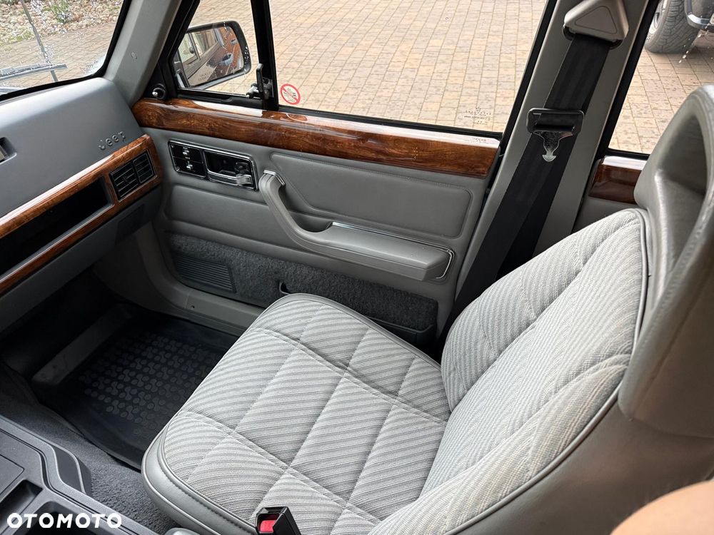 Jeep Cherokee - 36