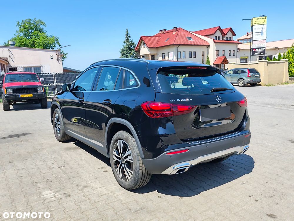 Mercedes-Benz GLA 250 e 8G-DCT Edition Plug-in-Hybrid - 11