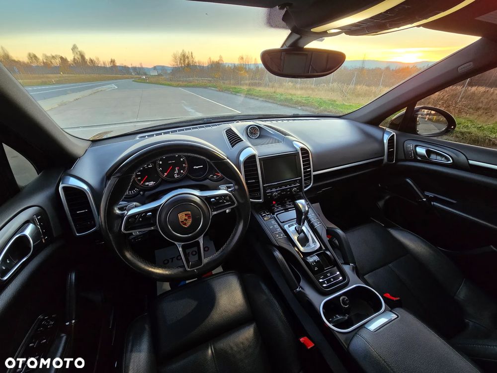 Porsche Cayenne - 18