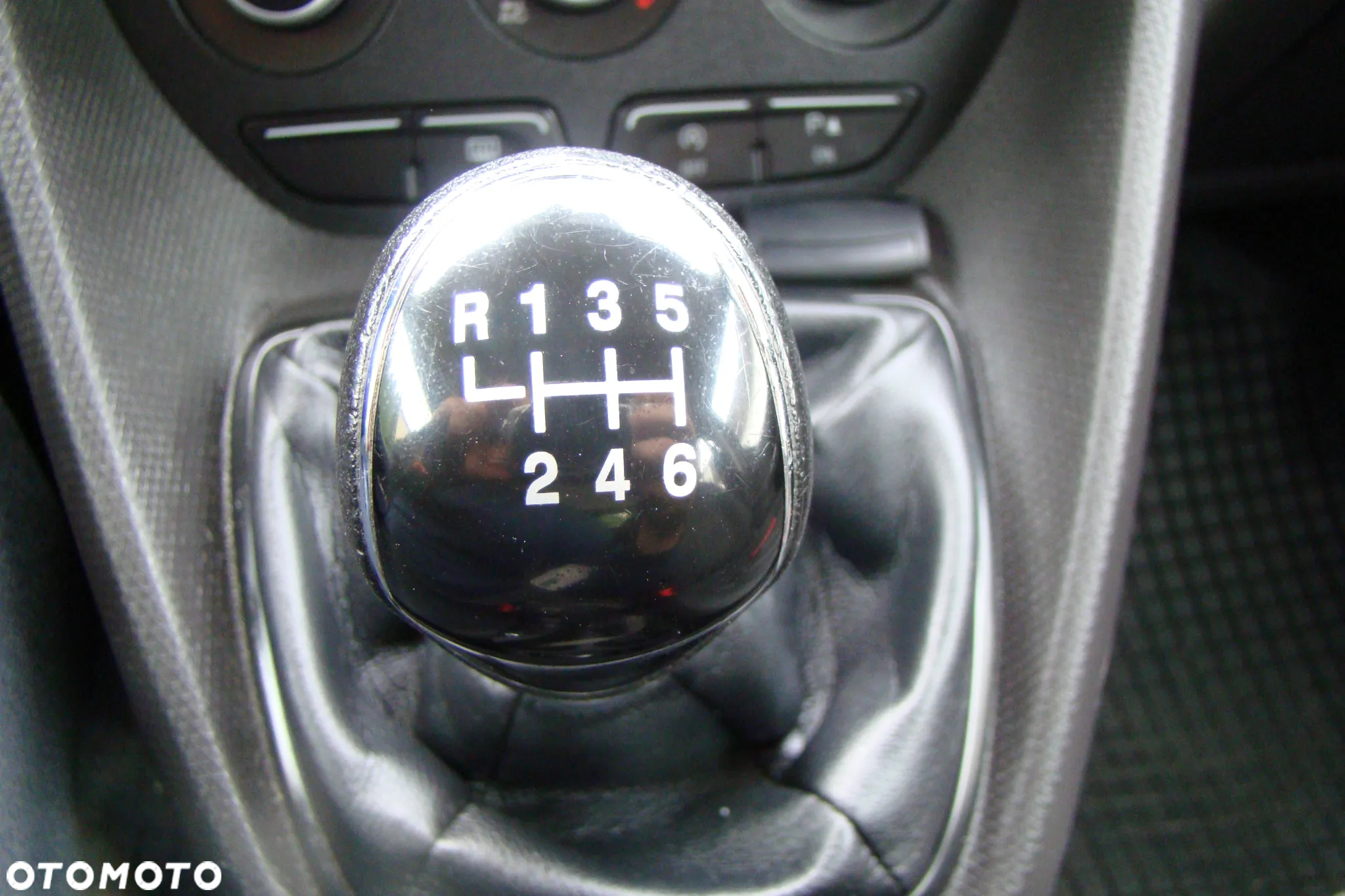 Ford Tourneo Connect - 8