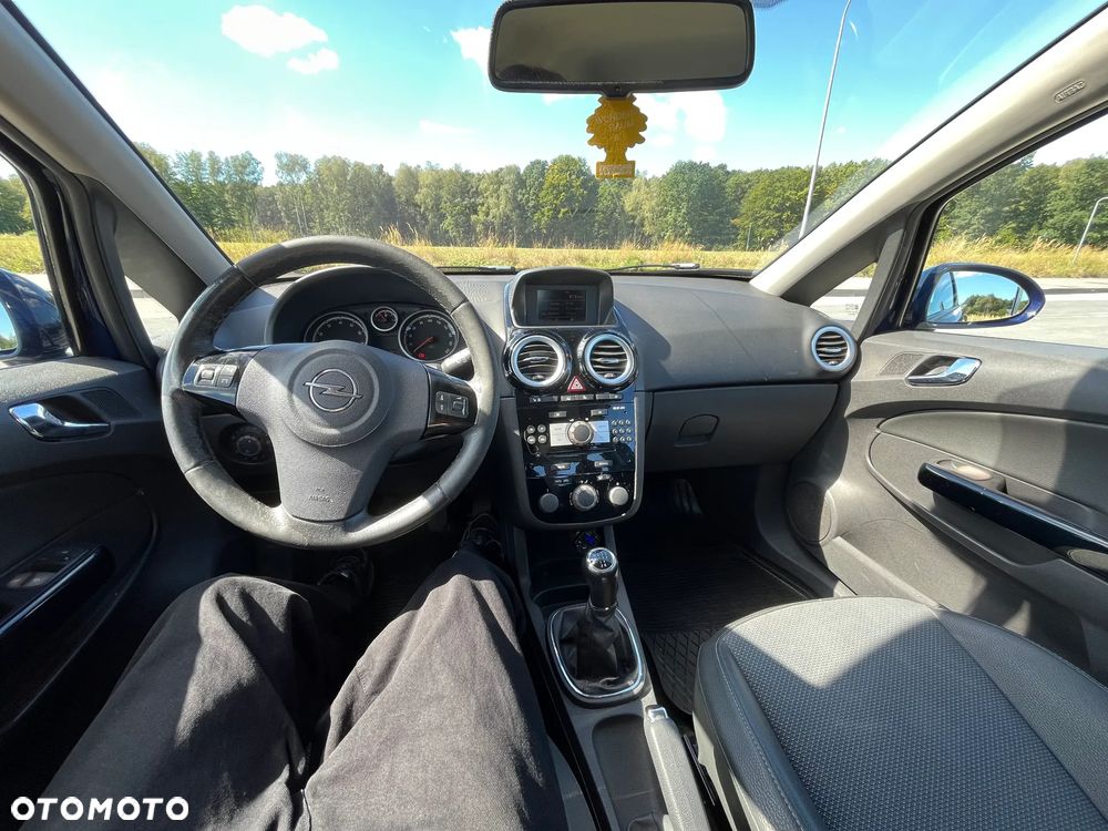 Opel Corsa 1.2 16V Cosmo - 9