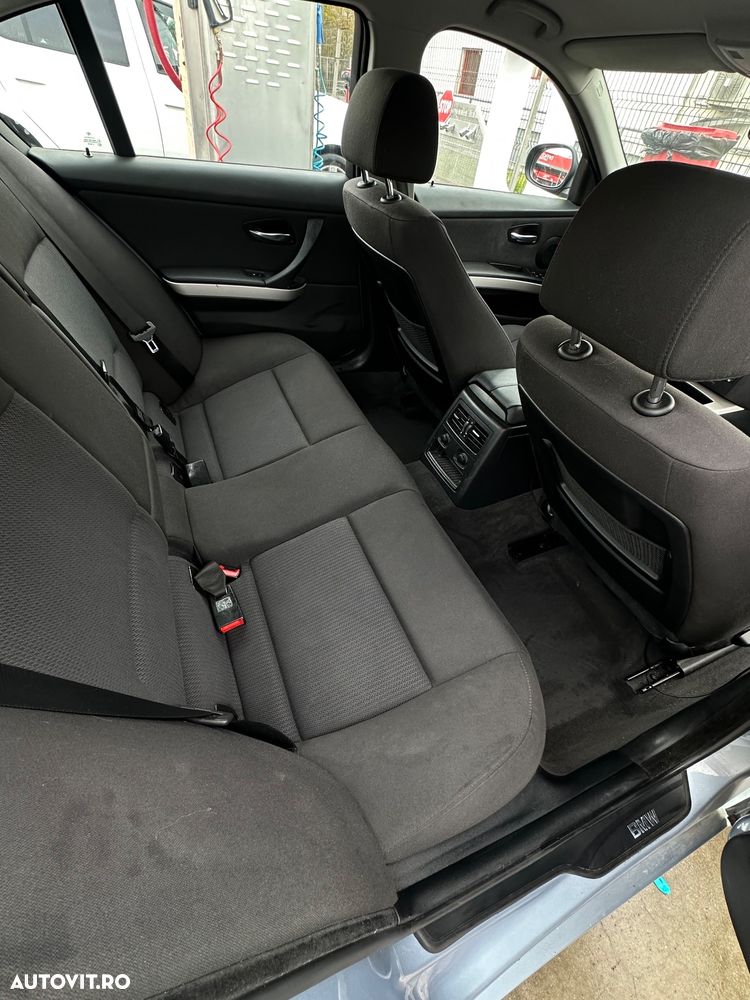 BMW Seria 3 316i - 13
