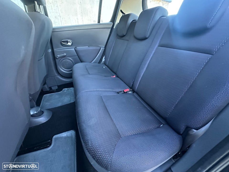 Renault Clio 1.2 16V Dynamique S - 2