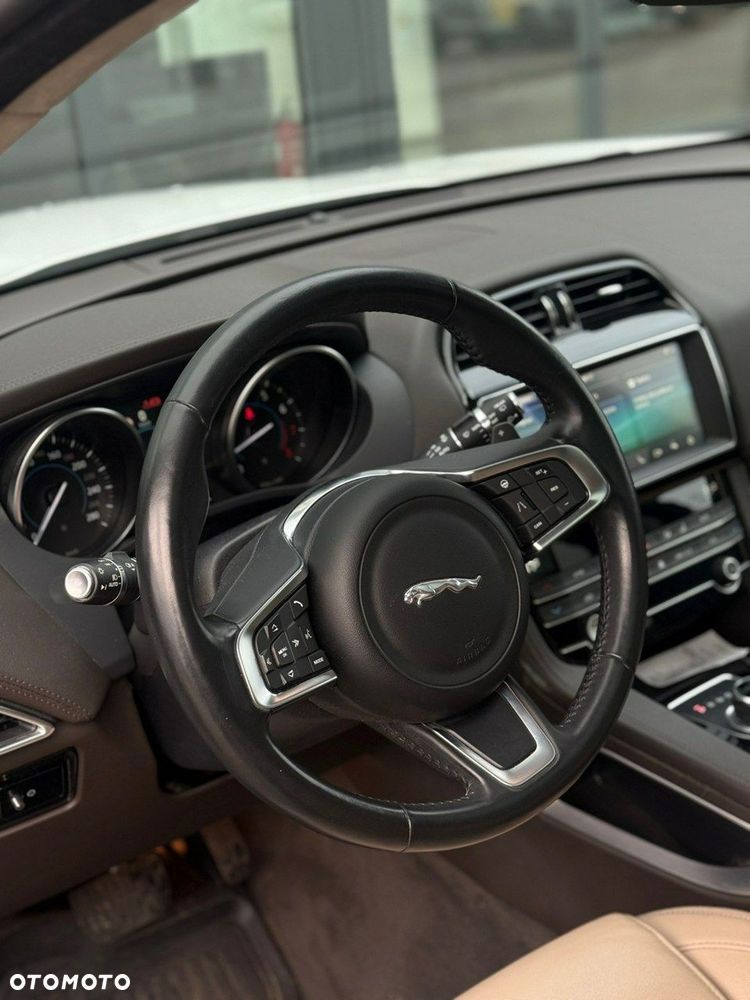Jaguar F-Pace - 15